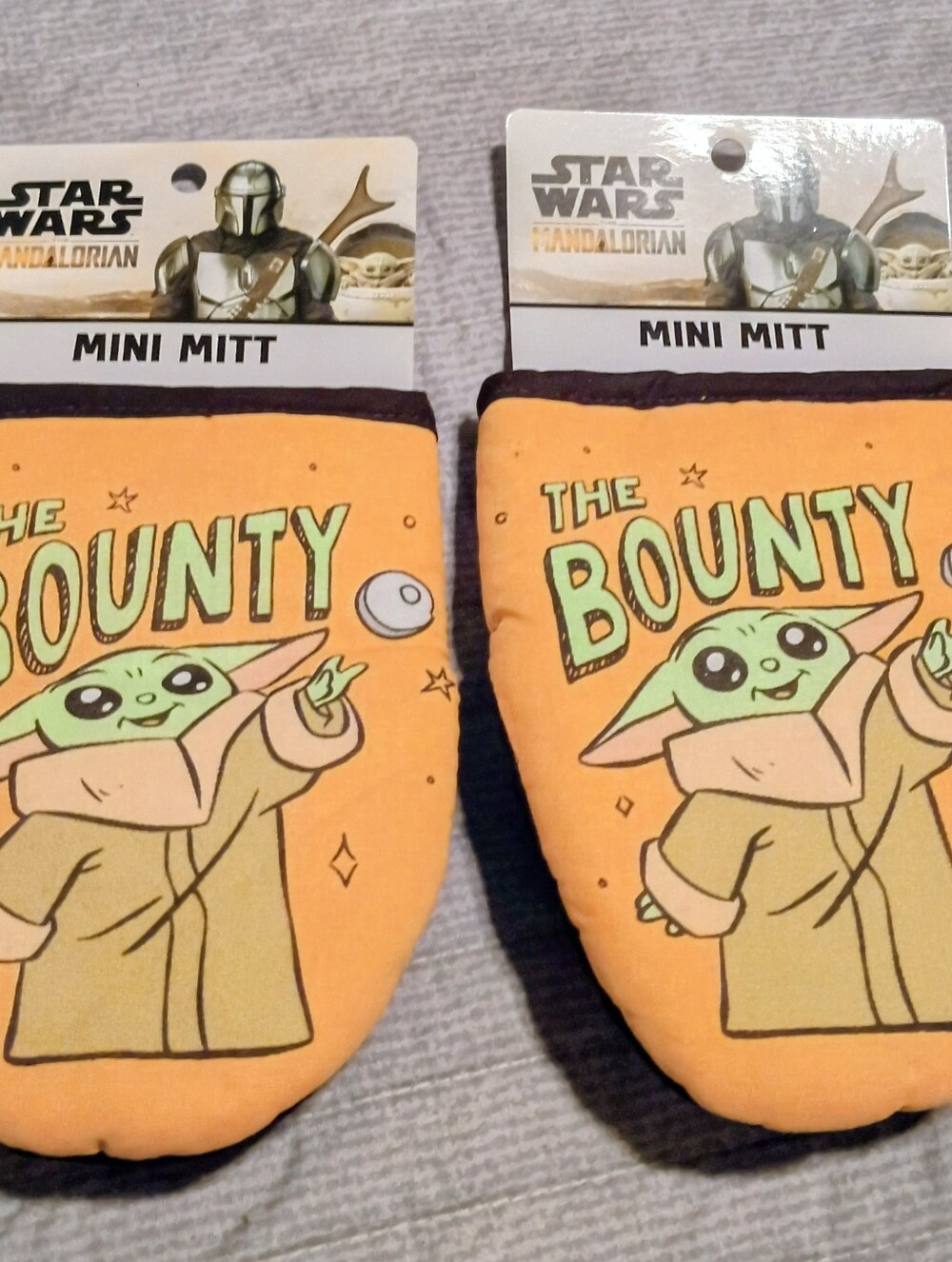 2 pc Set -Disney Star Wars Mini Mitts